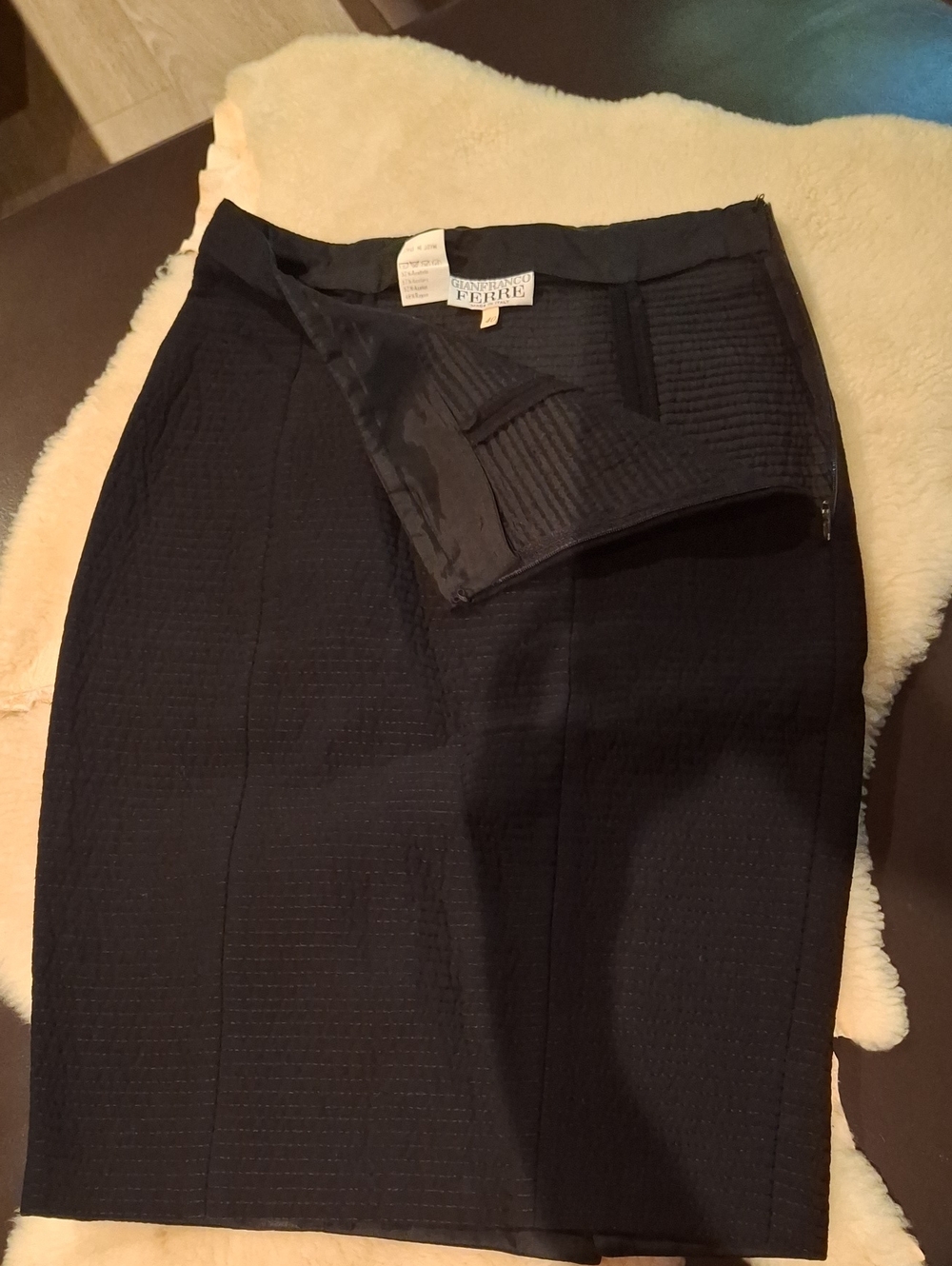 Gianfranco Ferré Classic Black Textured Pencil Skirt